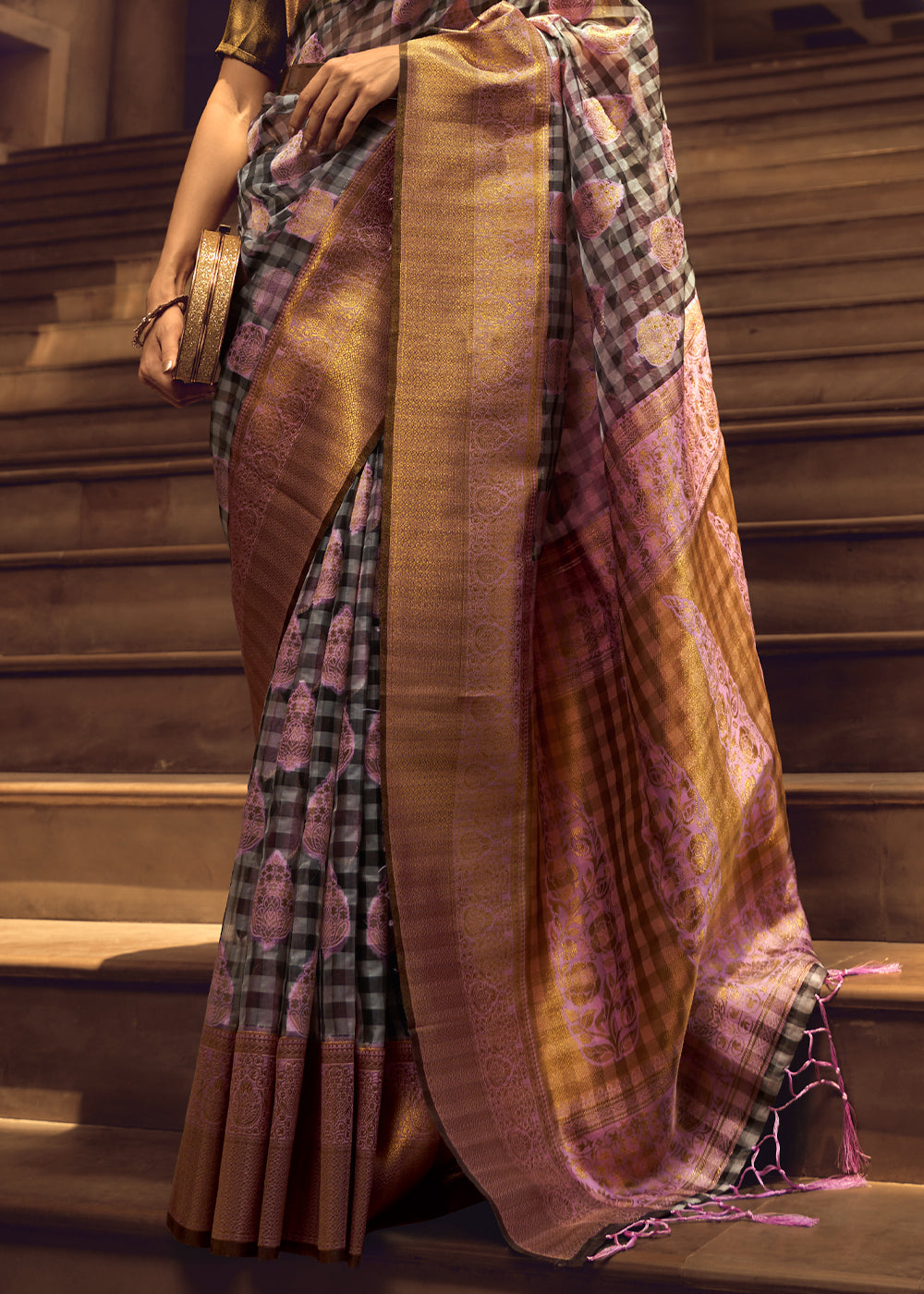 Pearl Pink Zari Woven Banarasi Silk Saree