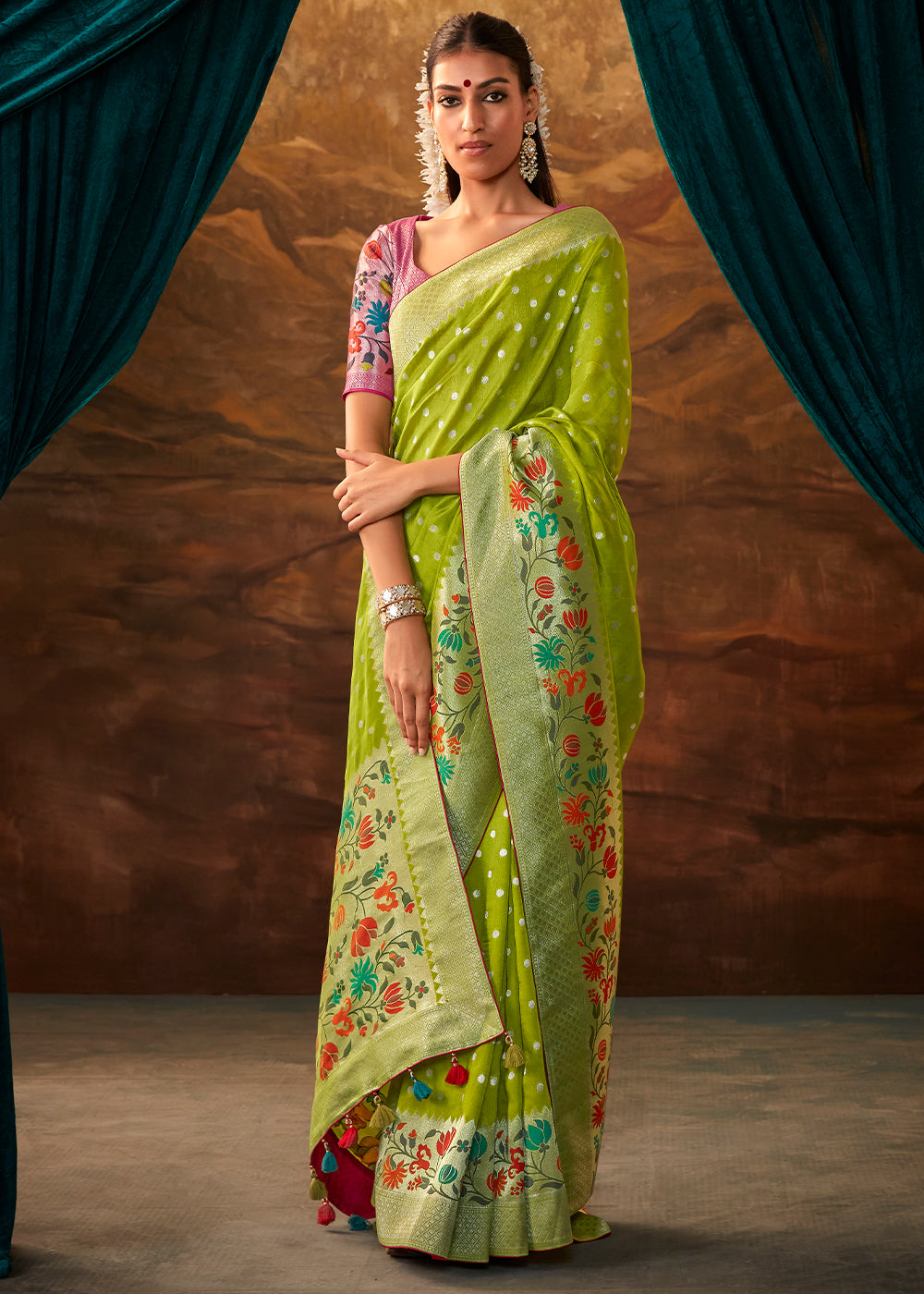 Beautiful Green Paithani Banarasi Silk Saree having Resham Woven Floral Motifs