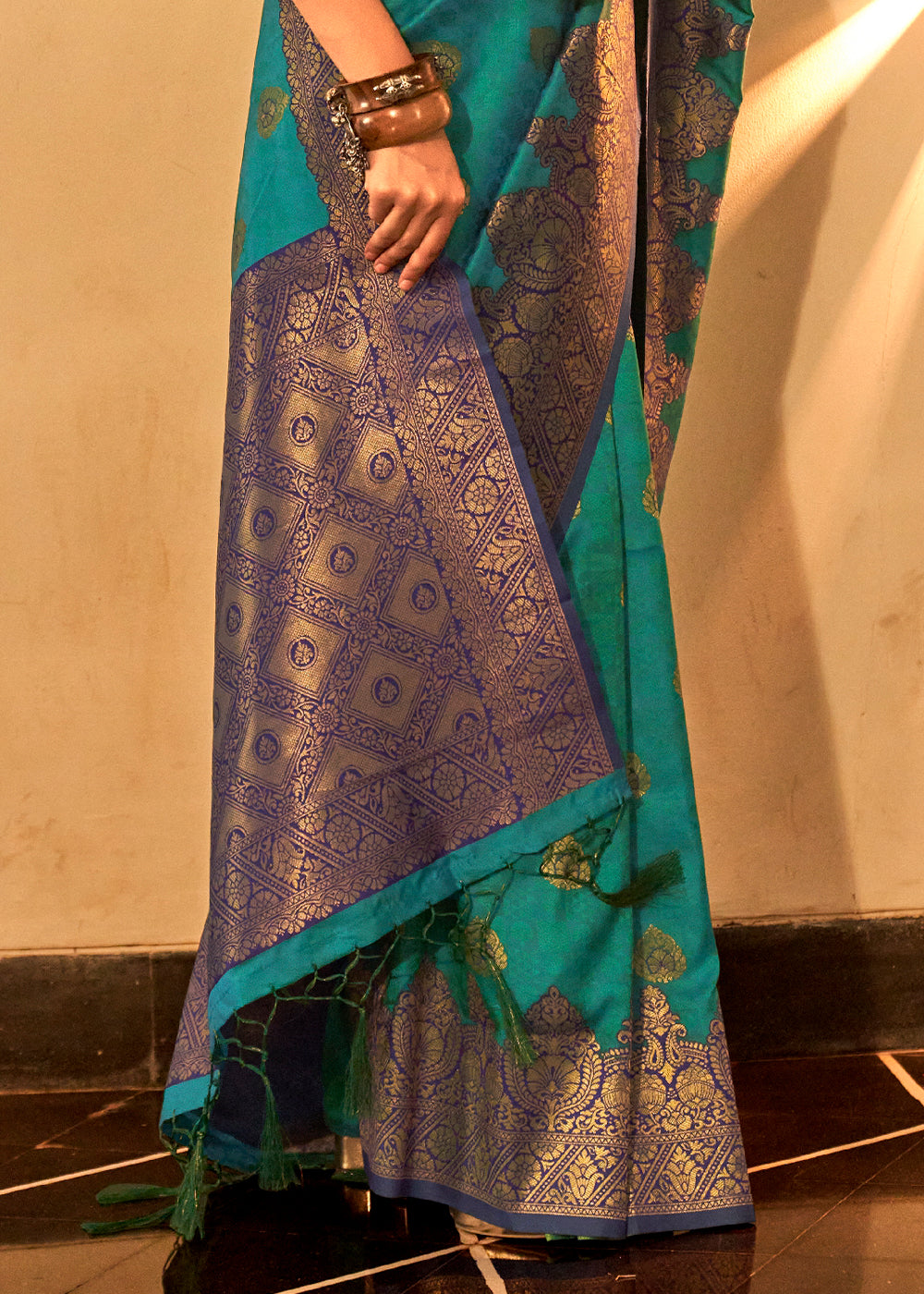 Greasy Green Handloom Woven Banarasi Silk Saree