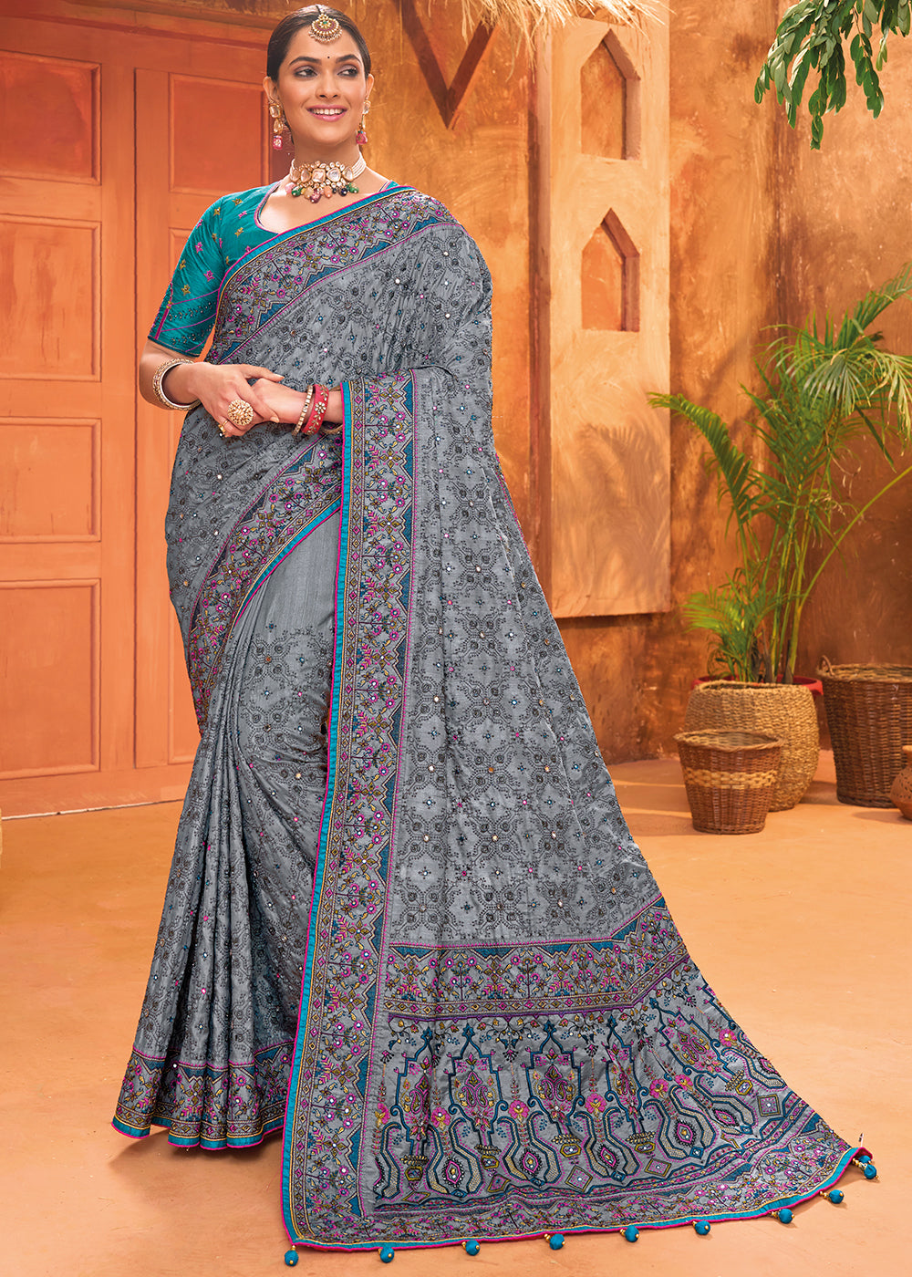 Buy Traditional Banarasi Saree - Green Kachhi & Mirror Work Saree – Empress  Clothing