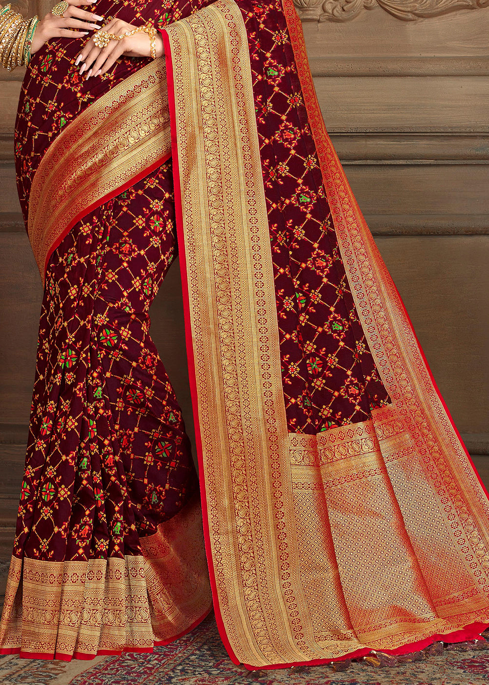 Syrup Brown Woven Silk Saree with Contrast Border & Blouse